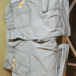 Z Co. Cute cargo shorts with tropical flower embroidery